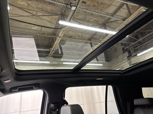 Used 2023 Chevrolet Tahoe High Country AWD/4WD image 21