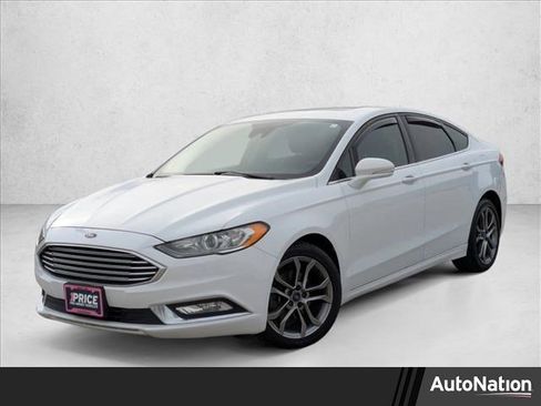 Used 2017 Ford Fusion SE image 1