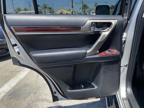 Used 2011 Lexus GX 460 image 17