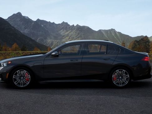 New 2026 BMW 550e xDrive image 4