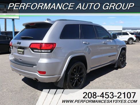 Used 2019 Jeep Grand Cherokee Altitude image 3