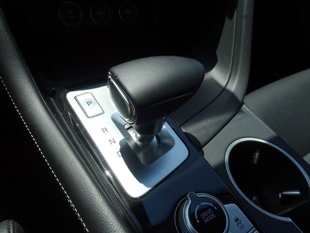Used 2022 Genesis G70 2.0T AWD/4WD image 19