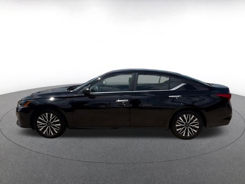 Used 2025 Nissan Altima 2.5 SV FWD image 9