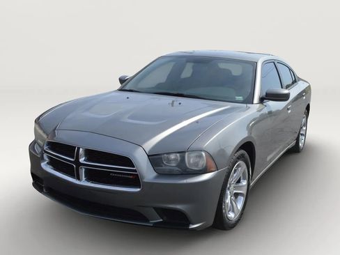 Used 2012 Dodge Charger SE w/ Sport Appearance Group image 2