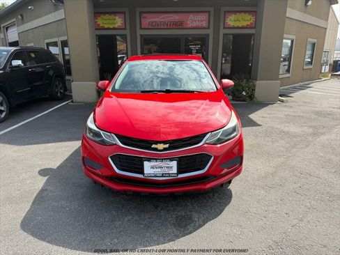 Used 2017 Chevrolet Cruze LT w/ Sun And Sound Package FWD image 2