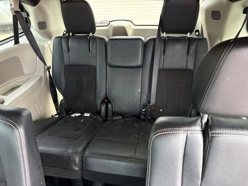 Used 2019 Dodge Grand Caravan SXT FWD image 9