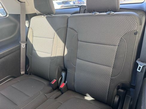 Used 2023 GMC Acadia SLE w/ Driver Convenience Package image 24