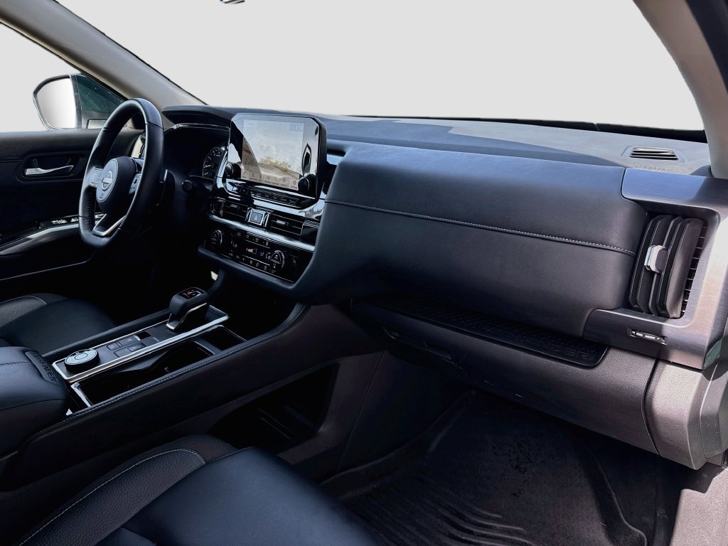 Used 2024 Nissan Pathfinder SL w/ Black Appearance Package AWD/4WD image 30