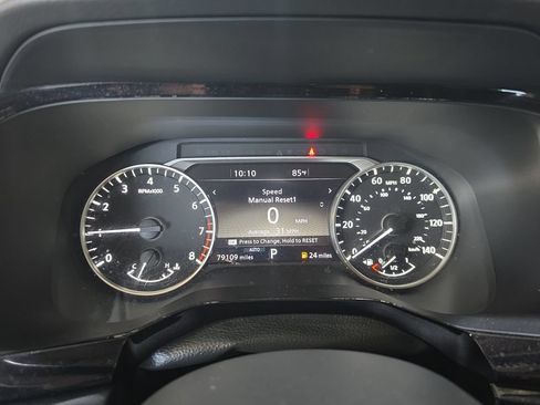 Used 2024 Nissan Pathfinder SL AWD/4WD image 9