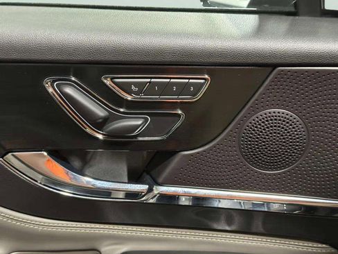 Certified 2025 Lincoln Corsair AWD image 9