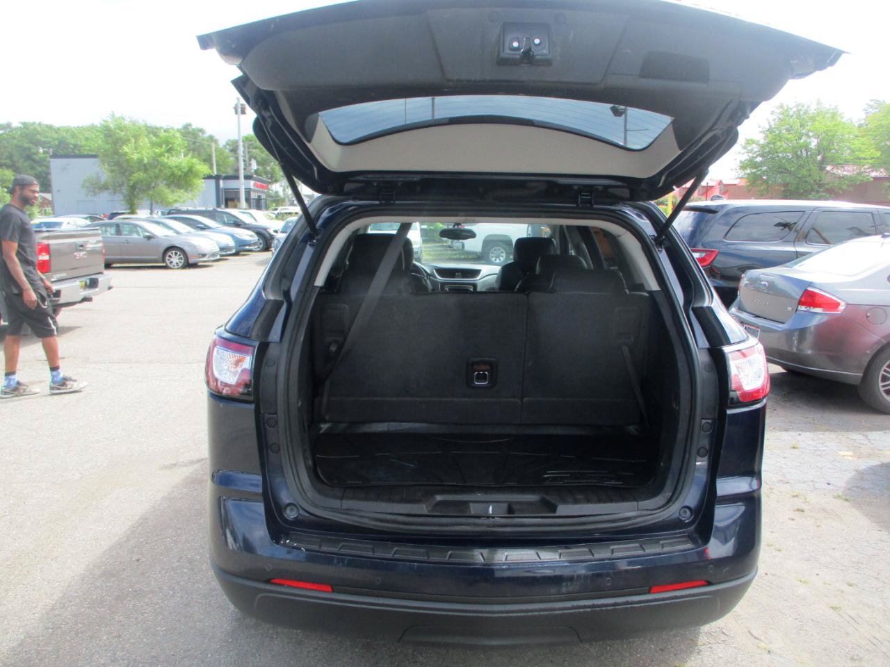 Used 2016 Chevrolet Traverse LT FWD image 7