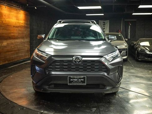 Used 2022 Toyota RAV4 XLE w/ Convenience Package FWD image 4