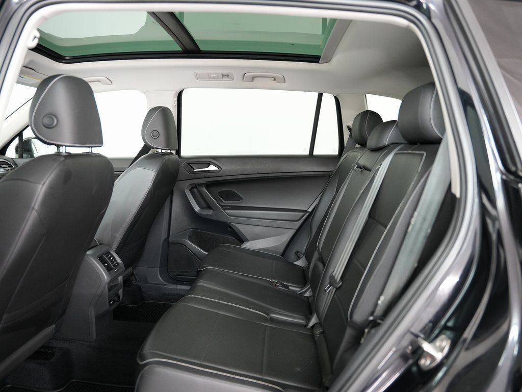 Used 2021 Volkswagen Tiguan SE w/ Panoramic Sunroof Package AWD/4WD image 40