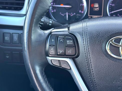 Used 2019 Toyota Highlander XLE image 25