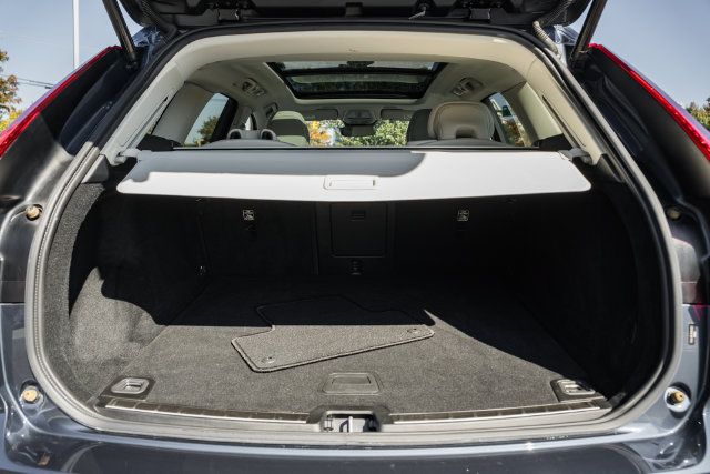 Certified 2024 Volvo XC60 B5 Plus AWD/4WD image 14