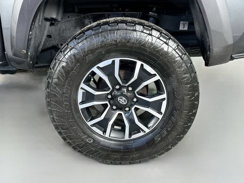 Used 2022 Toyota Tacoma TRD Sport AWD/4WD image 32