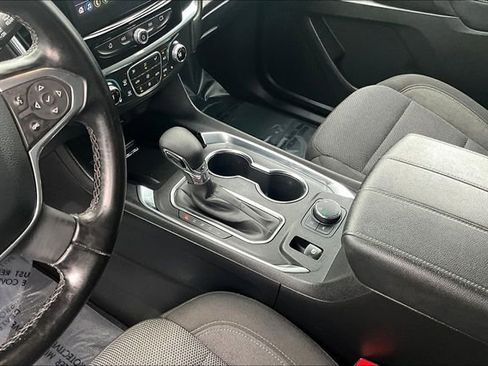 Used 2023 Chevrolet Traverse LT image 13