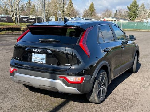 Used 2024 Kia Niro LX image 8