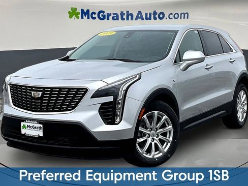 Used 2019 Cadillac XT4 Luxury w/ Cold Weather Package FWD image 3
