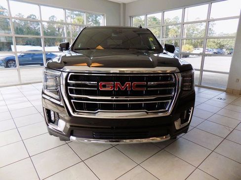 Used 2024 GMC Yukon XL SLT image 2