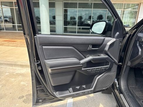 Used 2025 Toyota 4Runner SR5 AWD/4WD image 11