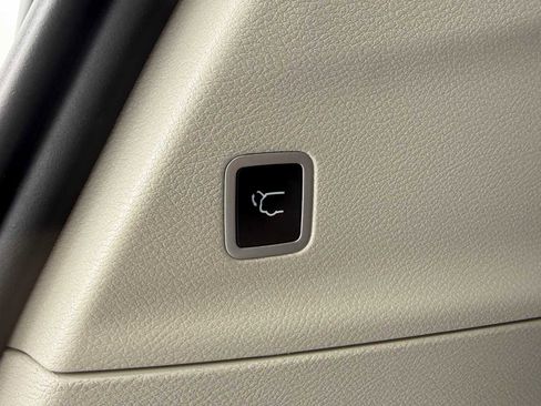 Used 2023 Chrysler Pacifica Touring-L AWD/4WD image 39