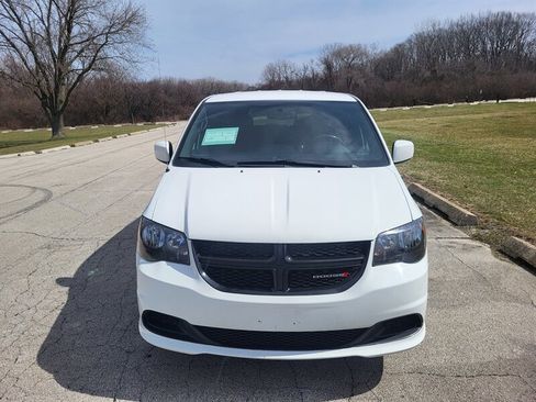 Used 2016 Dodge Grand Caravan SE image 4