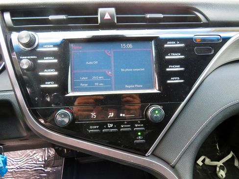 Used 2018 Toyota Camry SE image 28