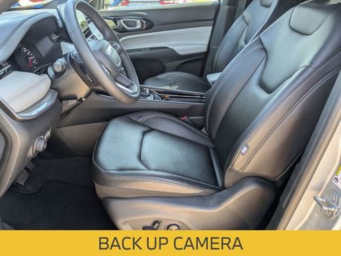 Used 2025 Jeep Compass Limited AWD/4WD image 13