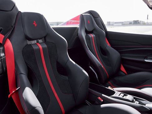 Used 2022 Ferrari F8 Tributo image 49