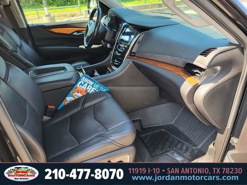 Used 2019 Cadillac Escalade ESV Premium Luxury RWD image 12