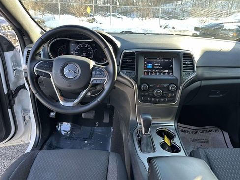 Certified 2019 Jeep Grand Cherokee Laredo image 19