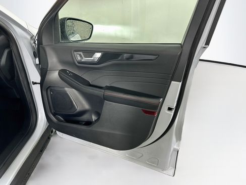 Used 2025 Ford Escape ST-Line FWD image 30