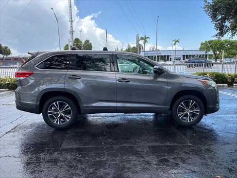 Used 2018 Toyota Highlander LE FWD image 14