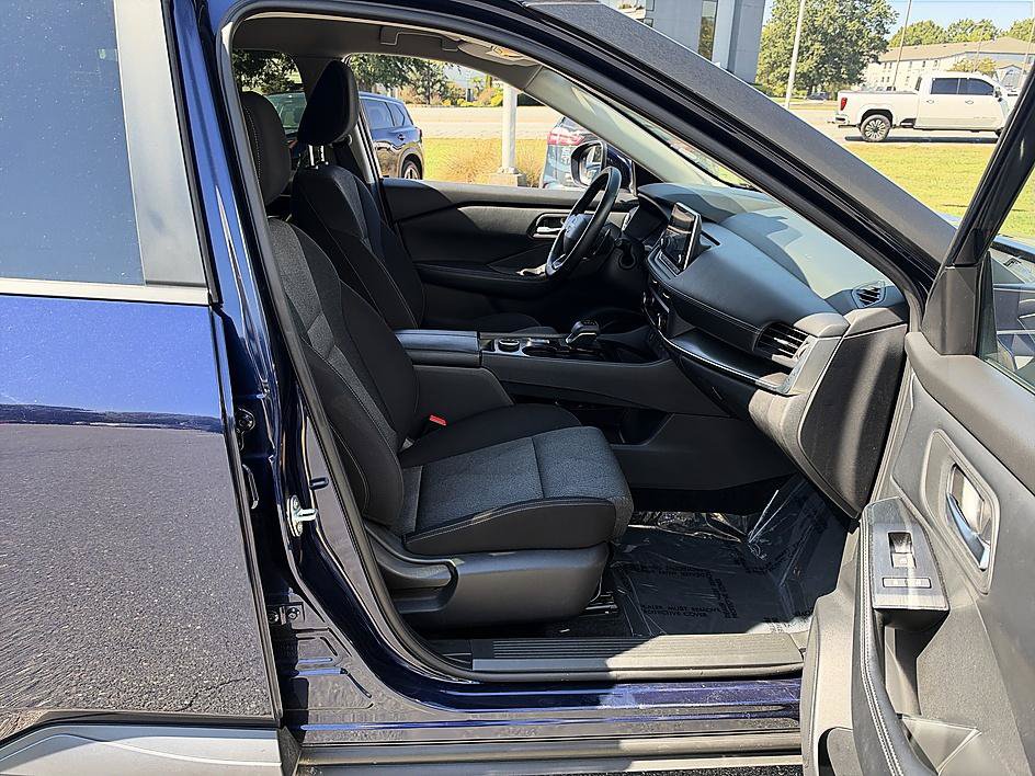 Certified 2025 Nissan Rogue SV AWD/4WD image 24