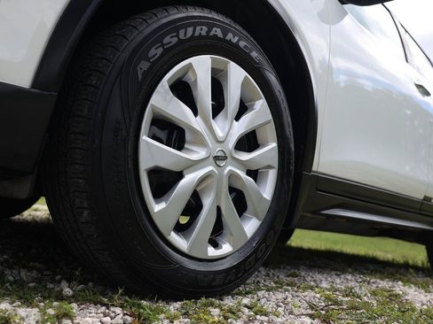 Used 2017 Nissan Rogue S w/ S Appearance Package FWD image 30