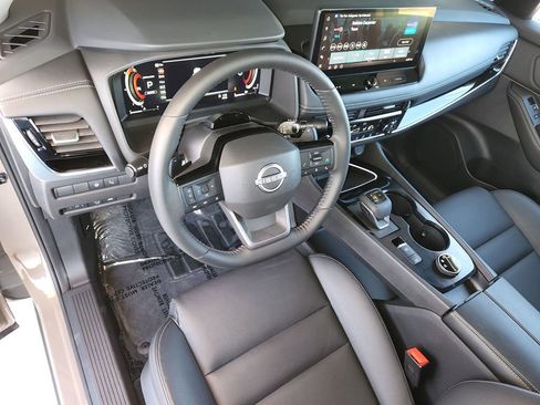 Certified 2025 Nissan Rogue SL w/ Tech Package image 11