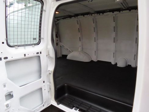 Used 2013 Chevrolet Express 2500 image 14