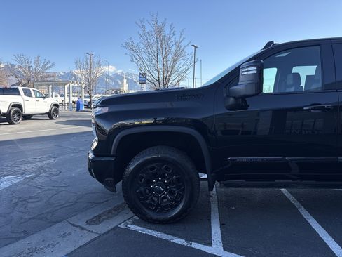Used 2024 Chevrolet Silverado 3500 High Country w/ Technology Package image 10