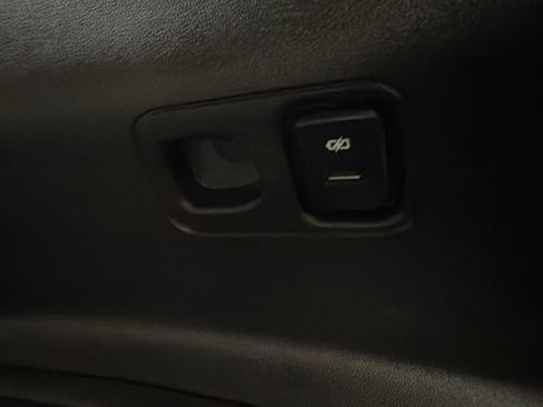 Used 2018 GMC Acadia Denali w/ Technology Package AWD/4WD image 29