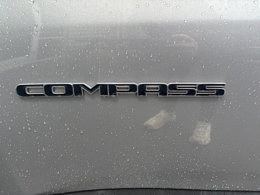 Used 2024 Jeep Compass Latitude AWD/4WD image 9