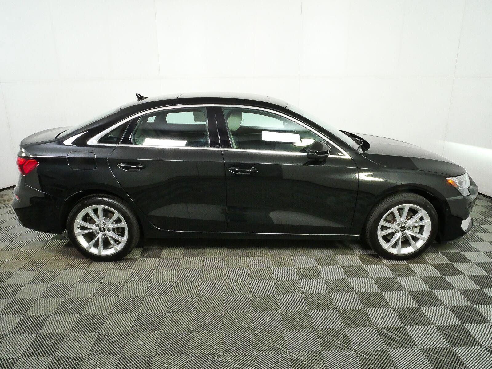 Used 2025 Audi A3 2.0T Premium w/ Convenience Package AWD/4WD image 2
