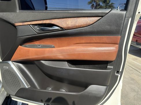 Used 2015 Cadillac Escalade Premium AWD/4WD image 40