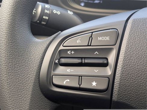 New 2025 Hyundai Venue SE image 30