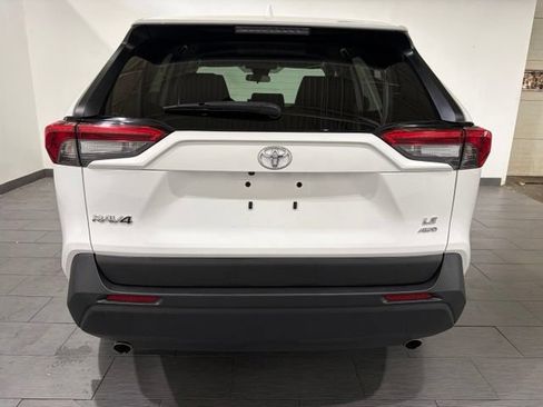 Used 2022 Toyota RAV4 LE AWD/4WD image 4