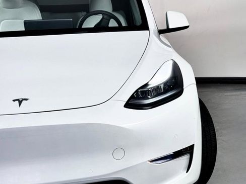 Used 2022 Tesla Model Y Performance image 6