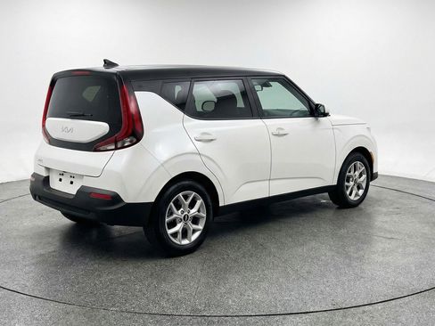 Used 2025 Kia Soul LX w/ LX Technology Package image 9
