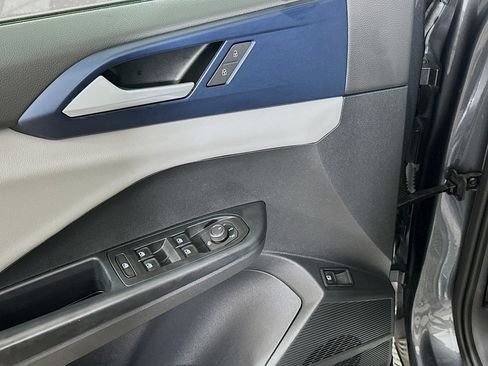 Used 2022 Volkswagen Taos SE w/ Panoramic Sunroof Package FWD image 15