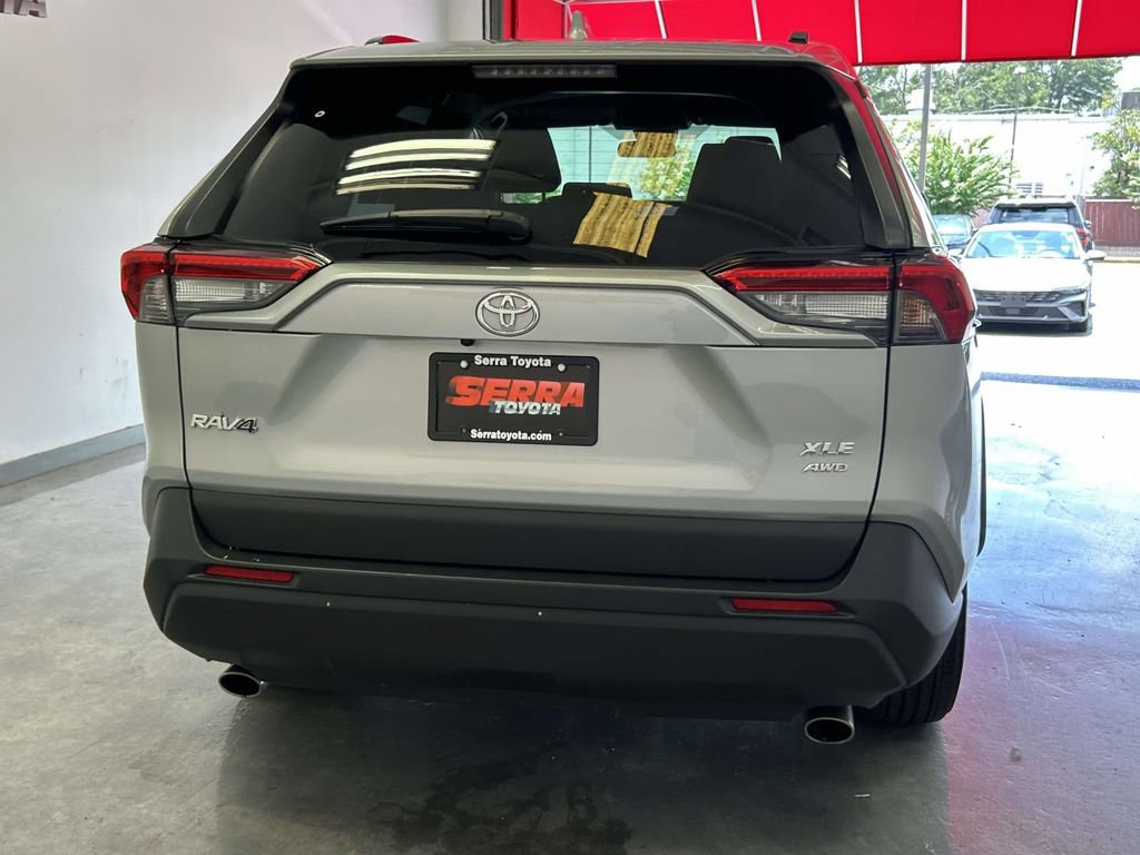Used 2025 Toyota RAV4 XLE AWD/4WD image 4