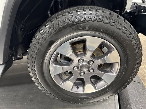 Used 2019 Jeep Wrangler Unlimited Sahara AWD/4WD image 18
